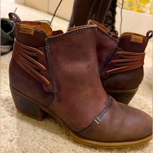 Pikolonos women’s leather ankle booties, size 7.